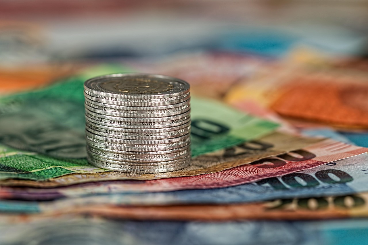 バクラクの経費精算にかかる料金はどのくらい？