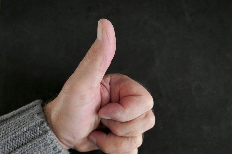経費精算の承認者が不在の時、代理承認の設定はどうすればいい？